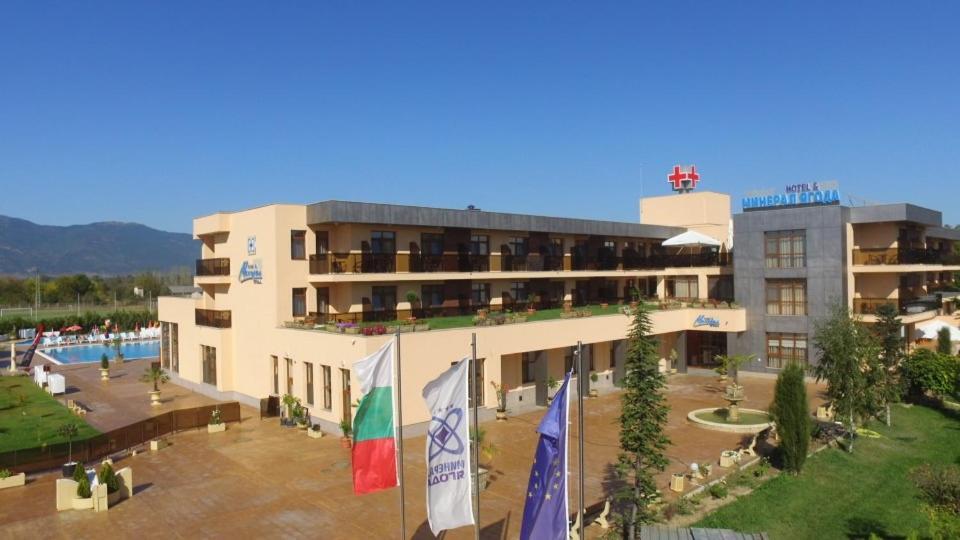 Balneo And Spa Complex Mineral Ягода Екстериор снимка