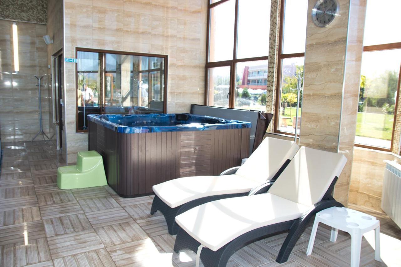Balneo And Spa Complex Mineral Ягода Екстериор снимка